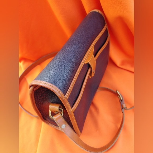 Authentic Vintage Dooney & Bourke AWL Essex Bag - Picture 4 of 9